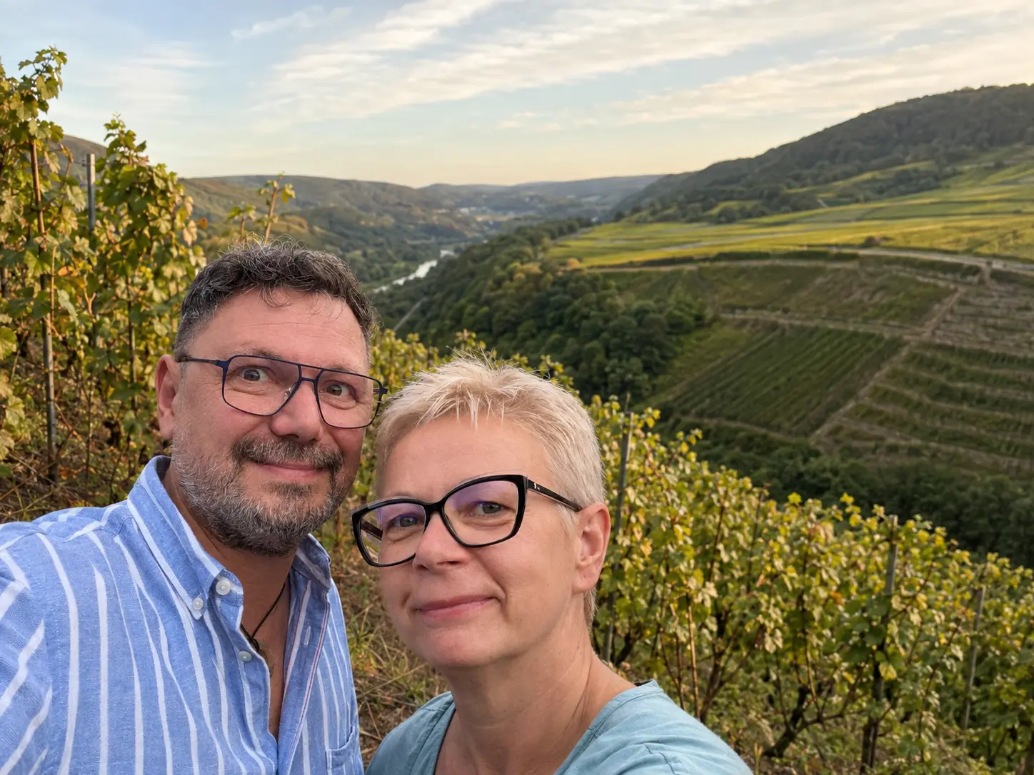 Christina und Ando in den Weinbergen des Ahrtals